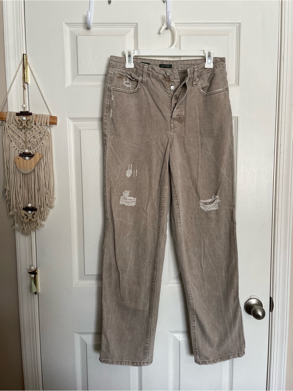 Wild Fable Women's size 8 Distressed High Rise Straight-Leg Jeans Light Brown